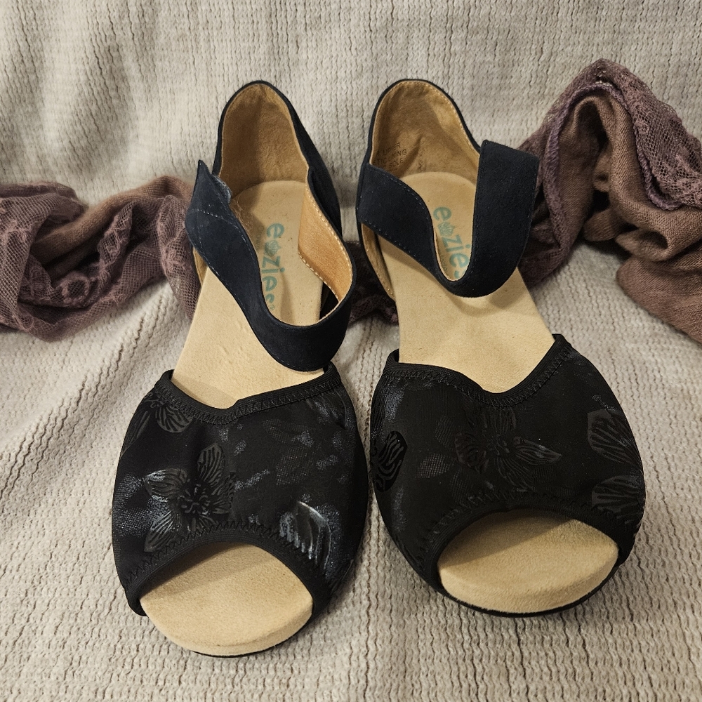 Ezies by Crowne Comforteur Shoes Blue Dutch Sandals Size 8M